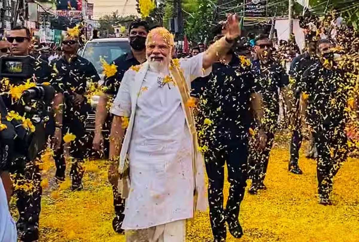 पारंपरिक परिधान में केरल पहुंचे पीएम मोदी पारंपरिक परिधान में केरल पहुंचे पीएम मोदी